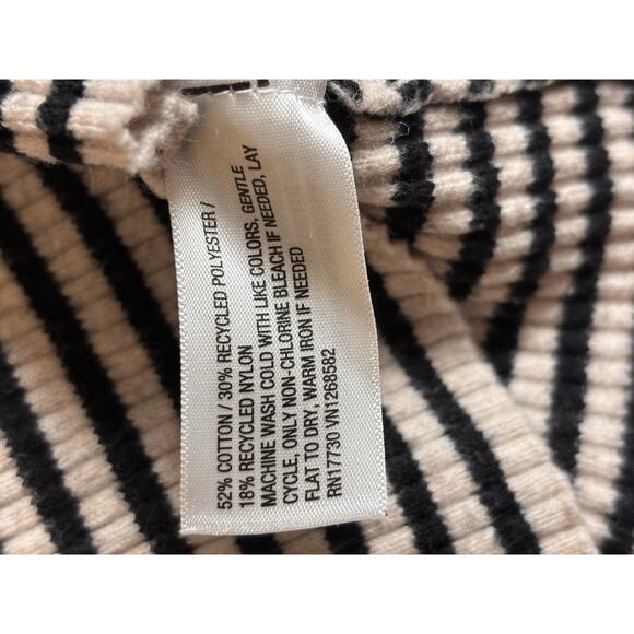 Universal Thread women's S t-shirt black & white stripe scop neck long sleeves - Picture 6 of 7